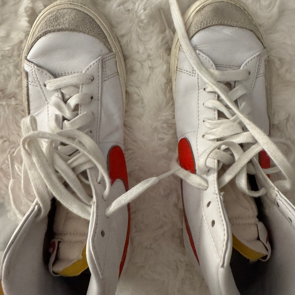 Nike White and Red High-Tops Blazers - Picture 5 of 8